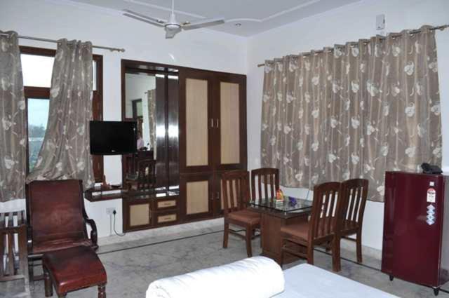 ホテルShivanta Residency リシケーシュ 部屋 写真